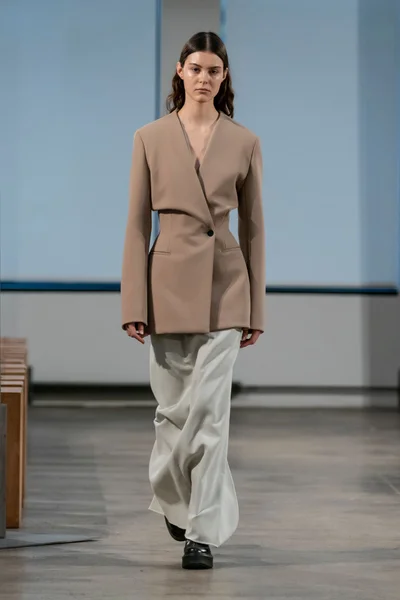 Look 9